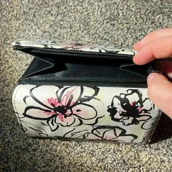 Three fold flower wallet - Picture 3 of 3